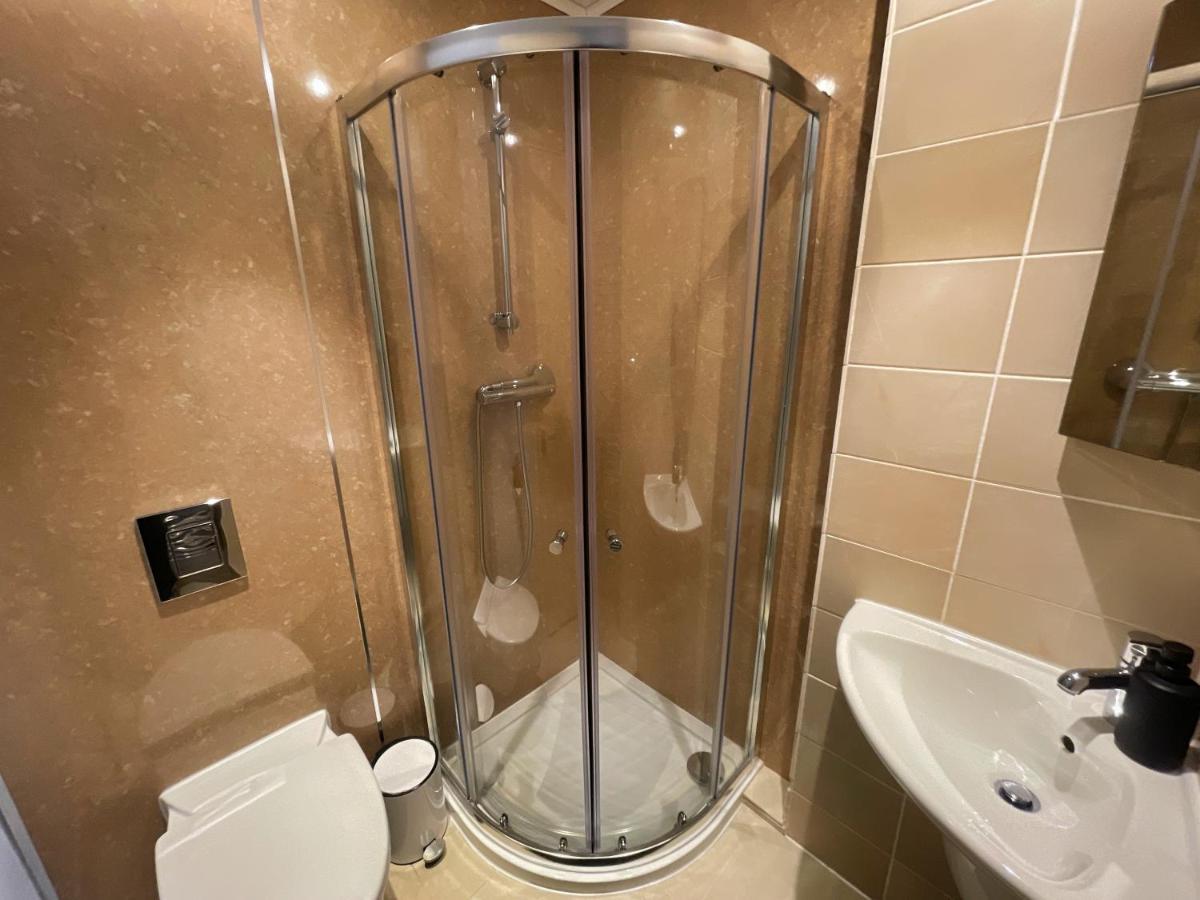 Historic Clock Tower Apartment With Rooftop Terrace And Free Secure Parking Sheffield Eksteriør bilde